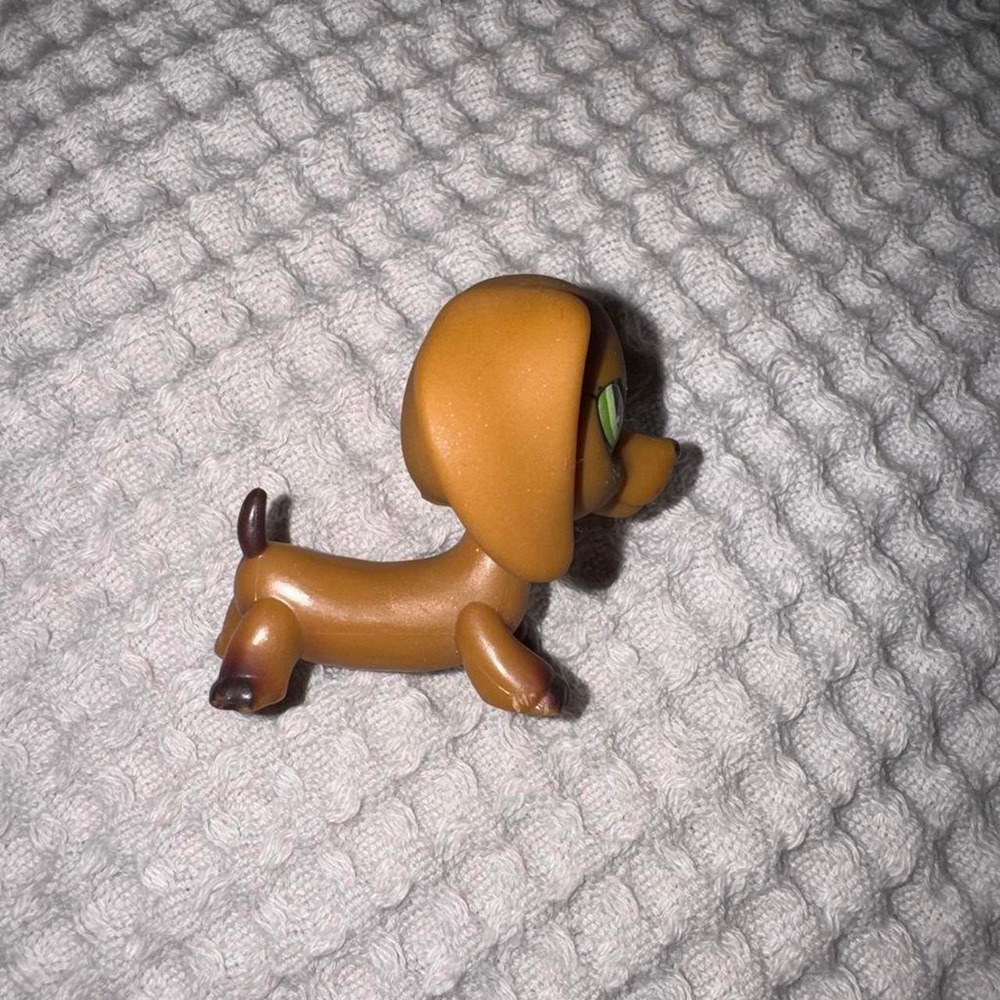 Littlest Pet Shop #139 Dachshund Brown Freckled LPS Dog Green Eyes - Picture 2 of 5